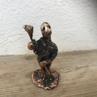 Inspireret af Cubas kvinder i stille oprør med hvide blomster.
Bronze. SOLGT