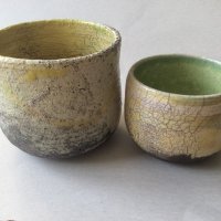 Gloria Jensen
Rakubrændte stentøjs krukker
8 cm,  6cm høj